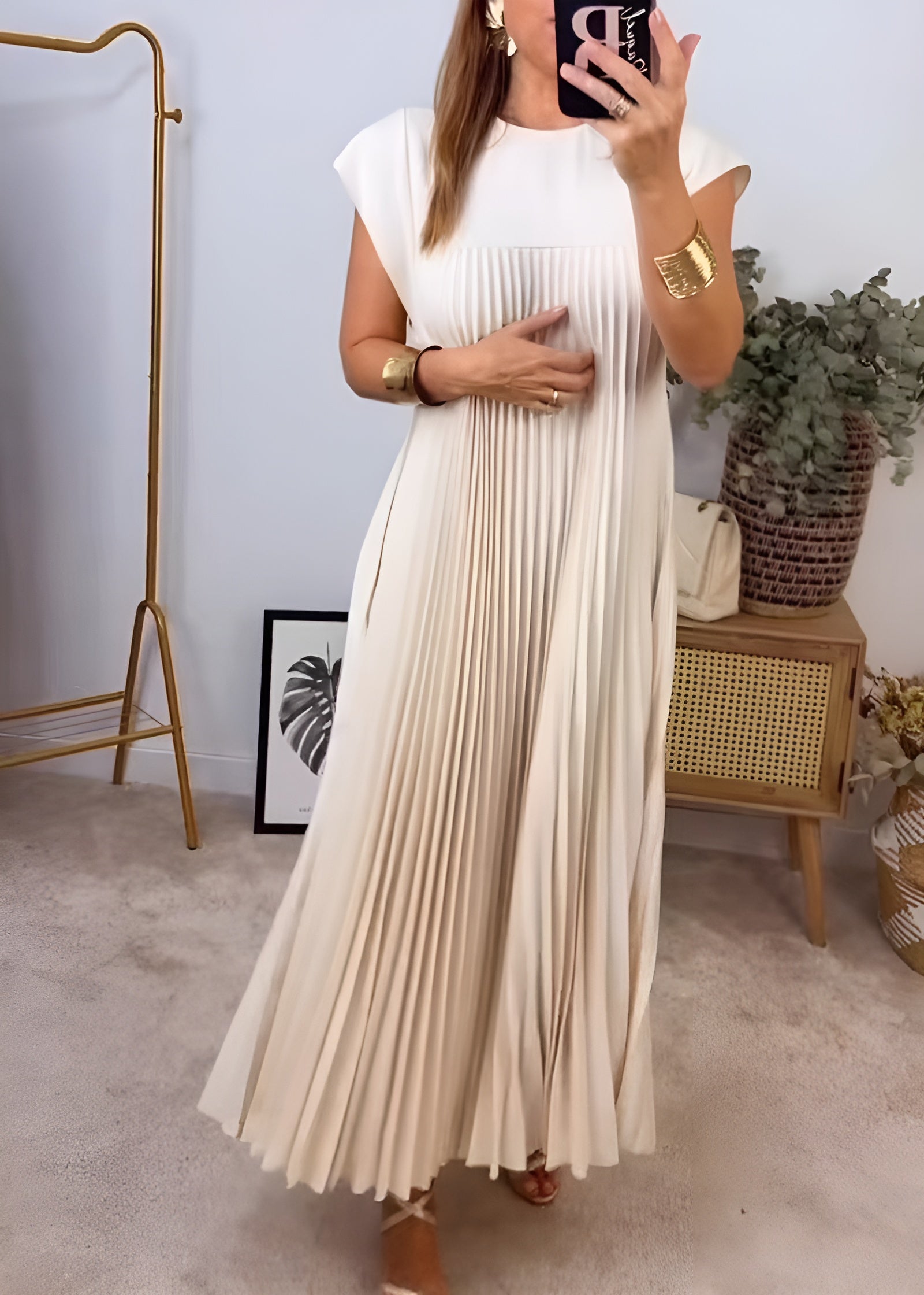 SIMONE | Light and Refined Pleated Dress