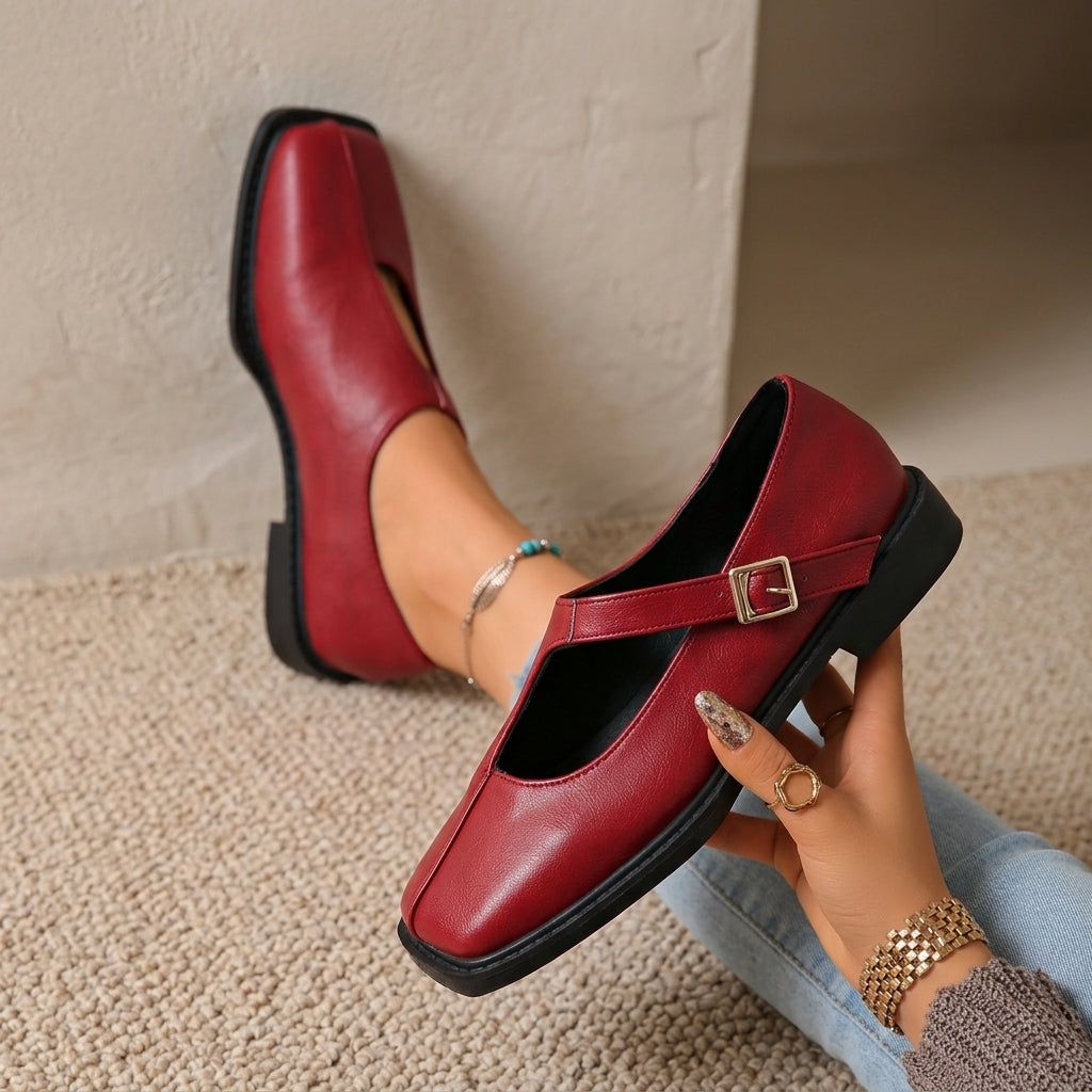 Paige | Secure Strap Fit Reduces Foot Shifting
