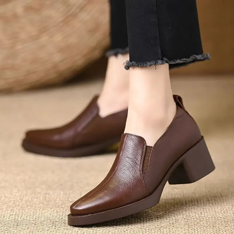 Zaya | Structured Heel Promotes Stable Movement