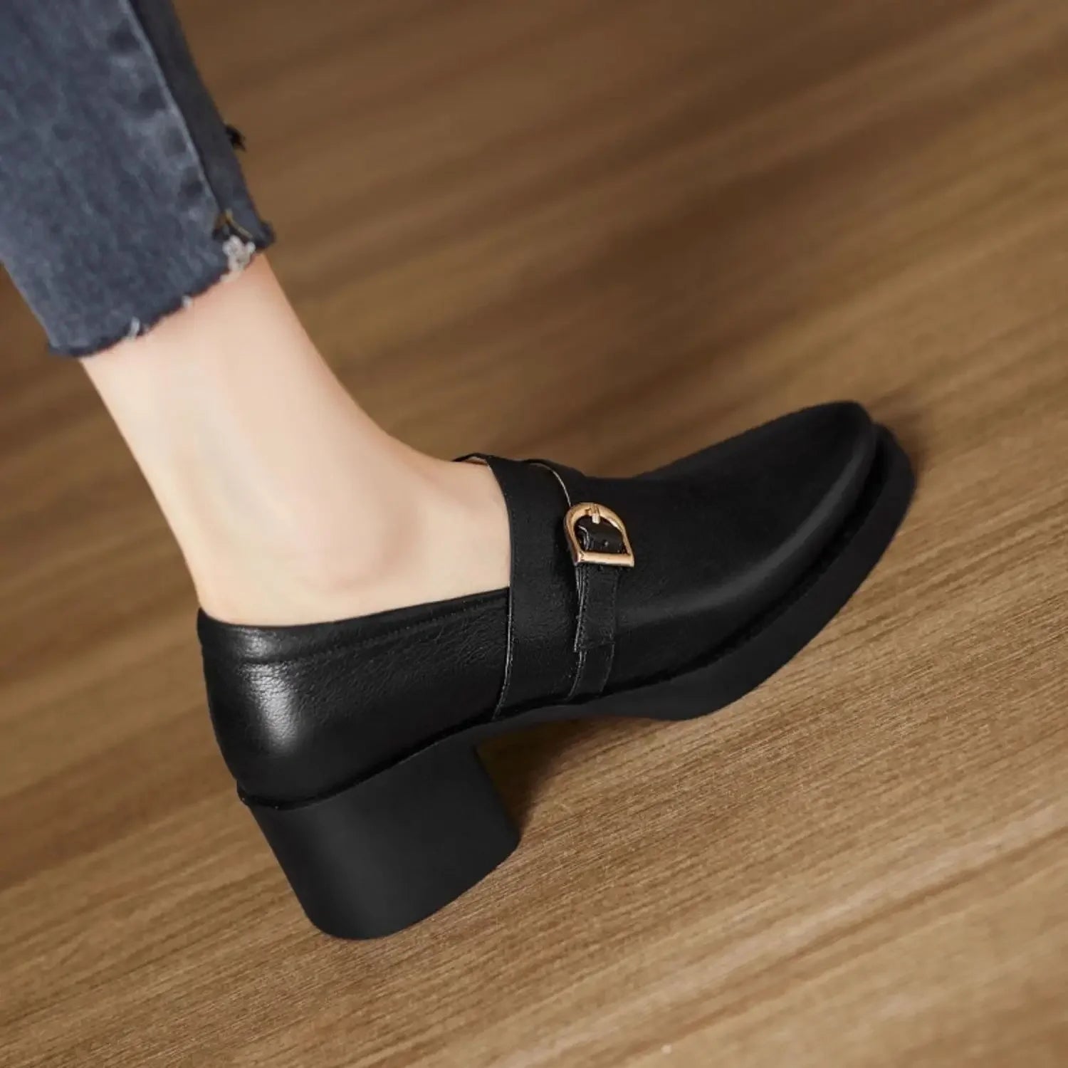 Veria | Angled Heel Shape Supports Smoother Steps