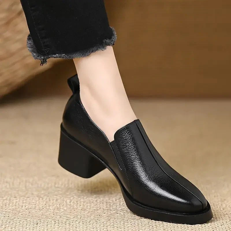 Zaya | Structured Heel Promotes Stable Movement