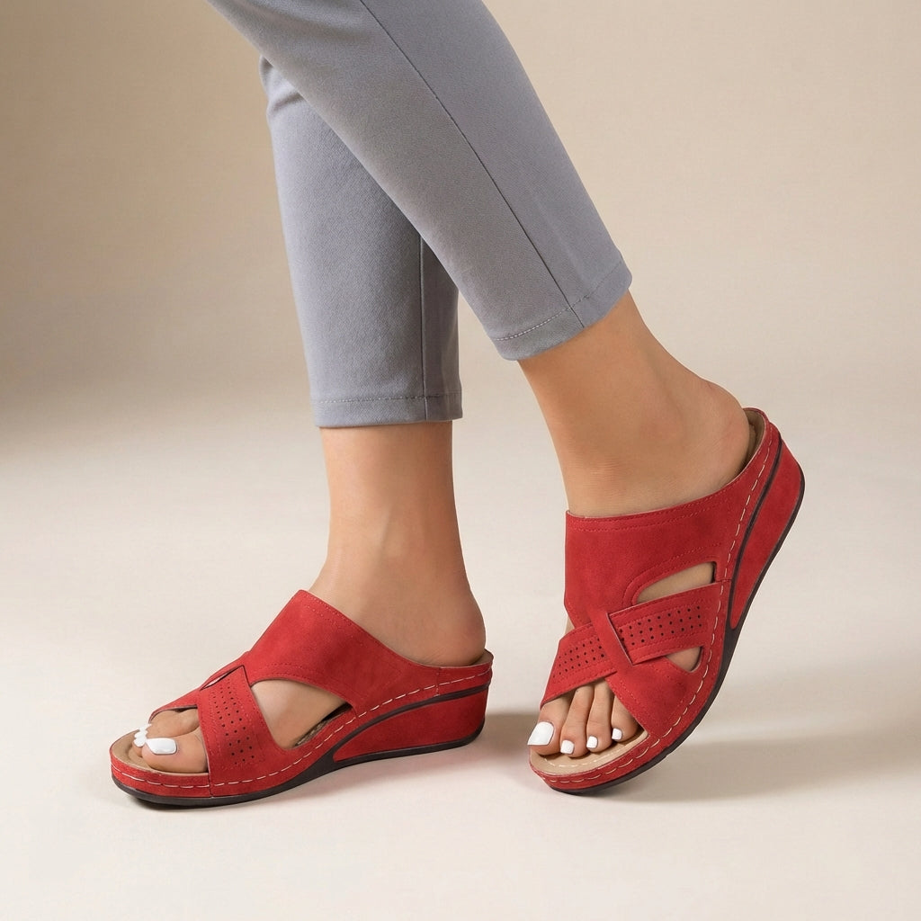 Mona | Stay-Put Fit Reduces Foot Shifting