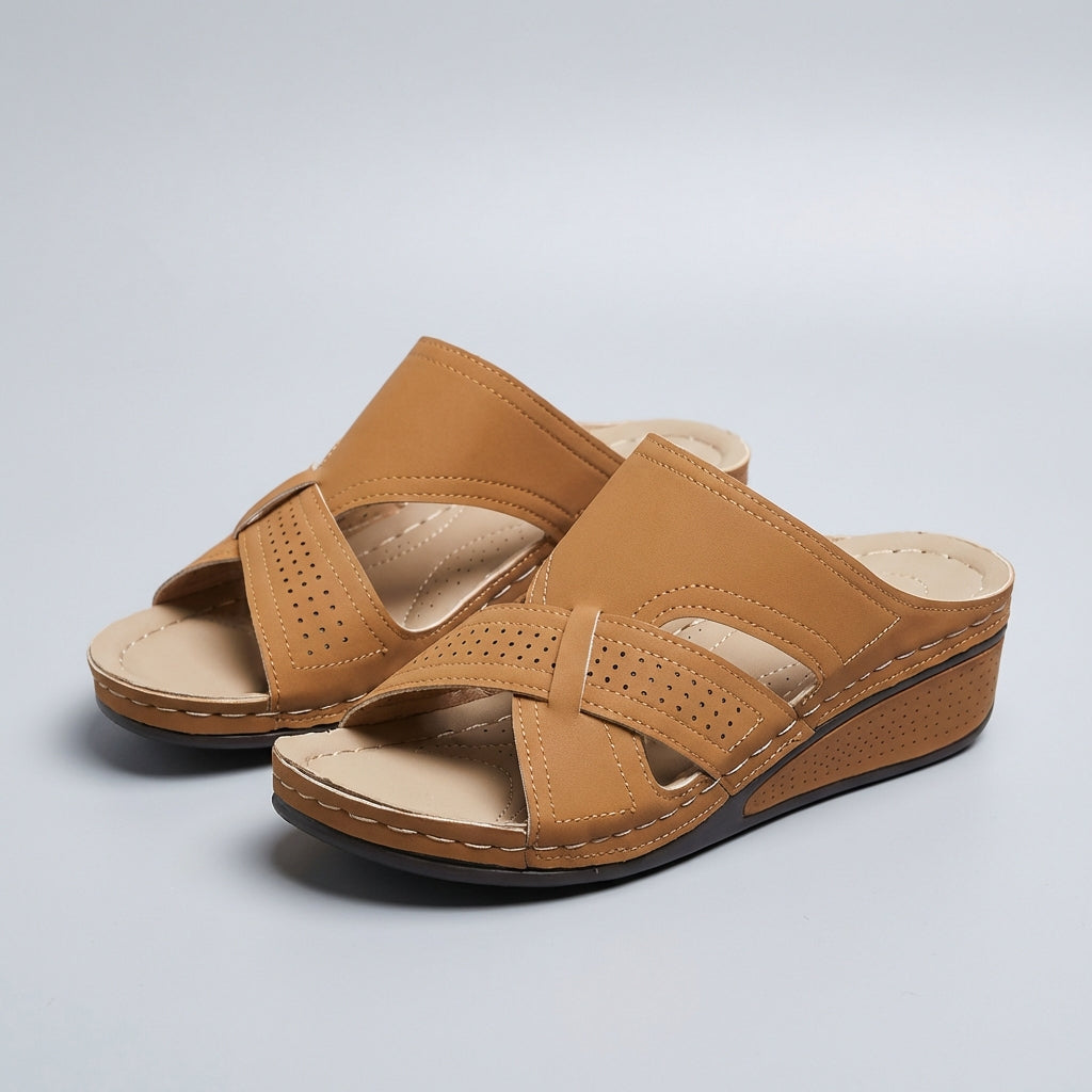 Mona | Stay-Put Fit Reduces Foot Shifting