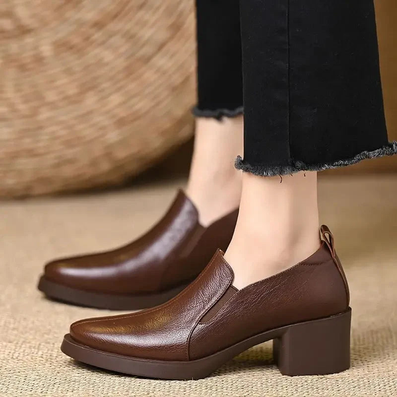 Zaya | Structured Heel Promotes Stable Movement