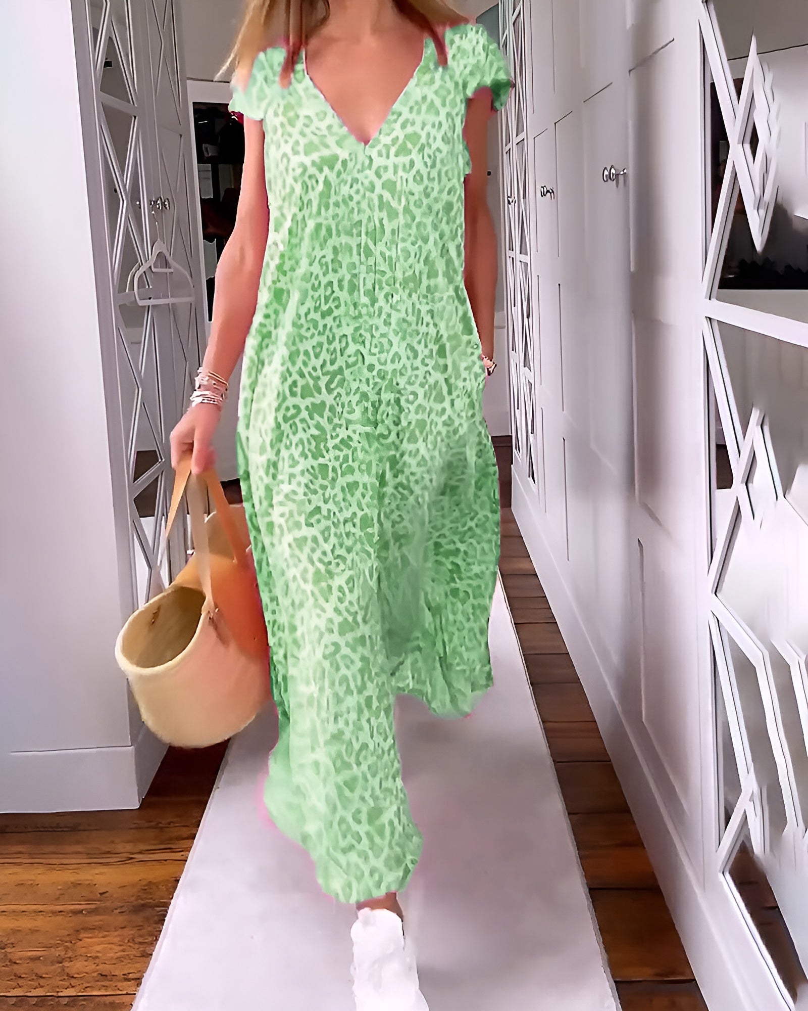 VÉRONIQUE | Long V-Neck Dress with Short Sleeves