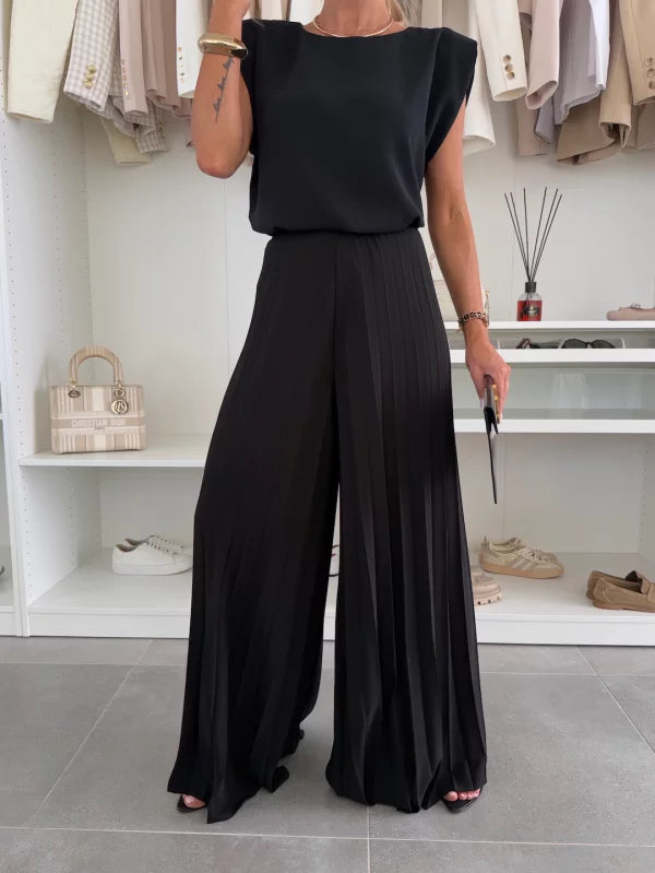 Chantel – Elegant Pleated Set