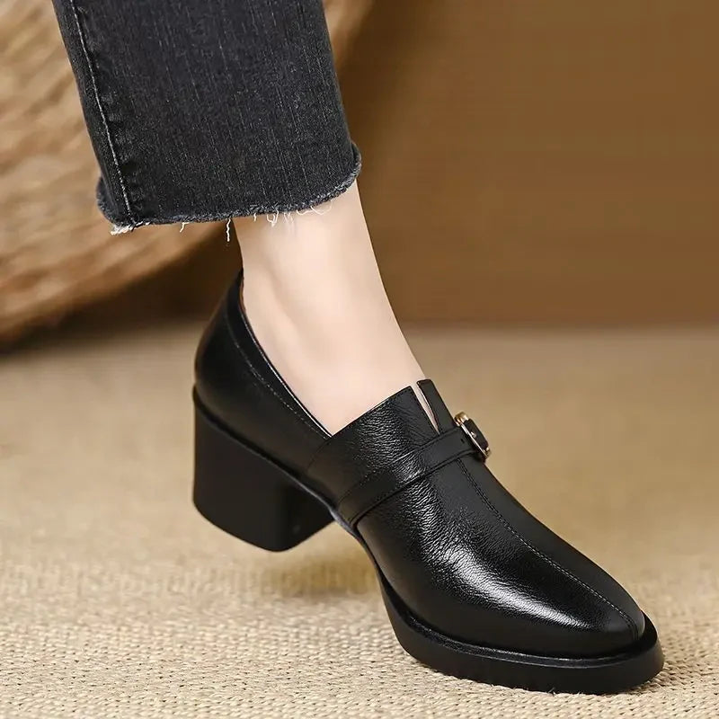 Veria | Angled Heel Shape Supports Smoother Steps