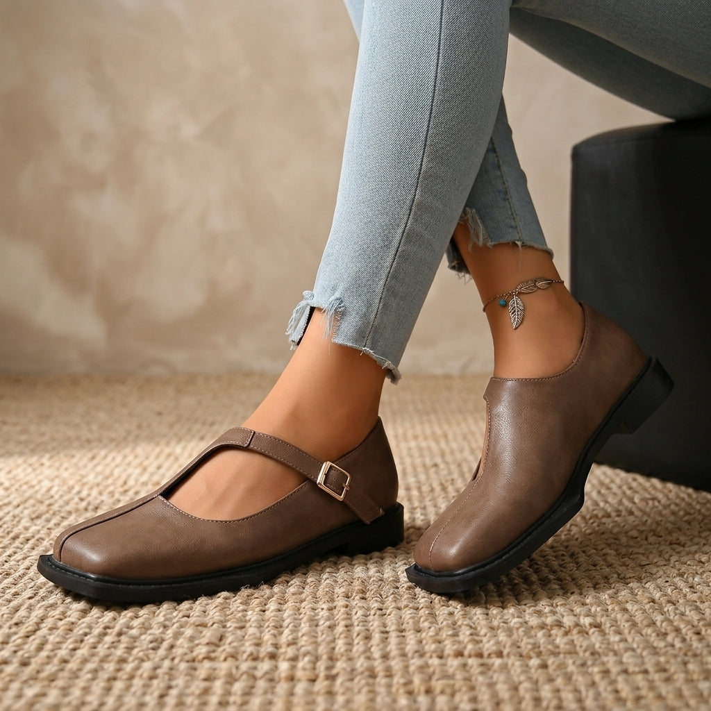 Paige | Secure Strap Fit Reduces Foot Shifting