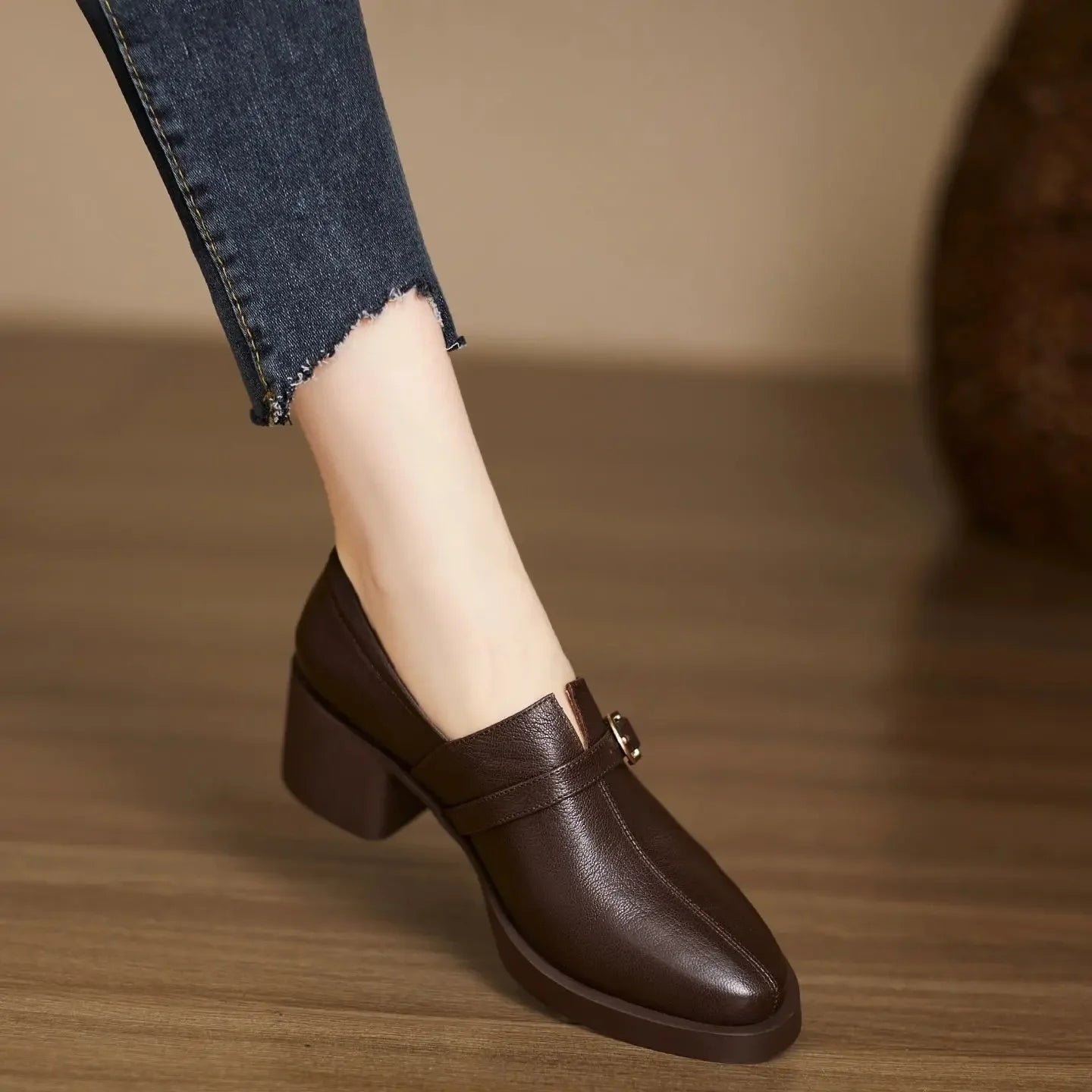 Veria | Angled Heel Shape Supports Smoother Steps