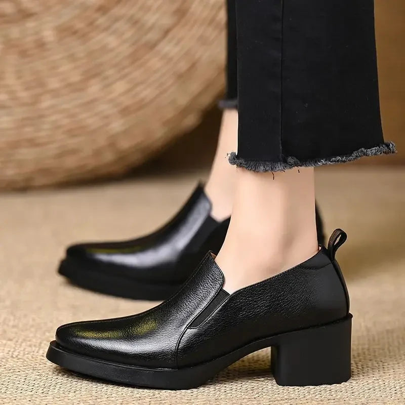Zaya | Structured Heel Promotes Stable Movement