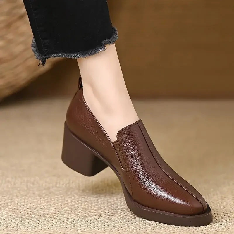 Zaya | Structured Heel Promotes Stable Movement