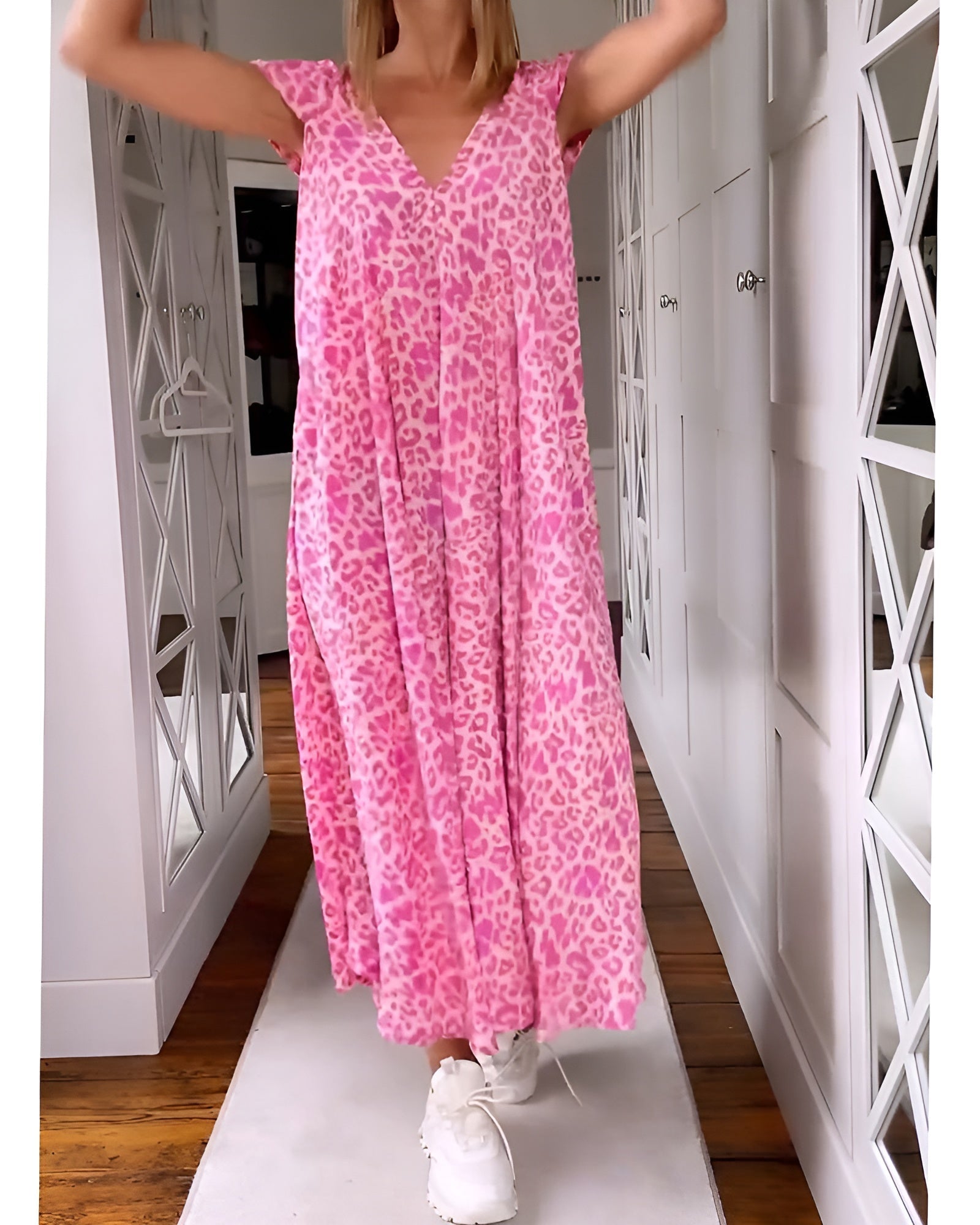 VÉRONIQUE | Long V-Neck Dress with Short Sleeves