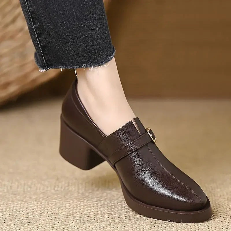 Veria | Angled Heel Shape Supports Smoother Steps