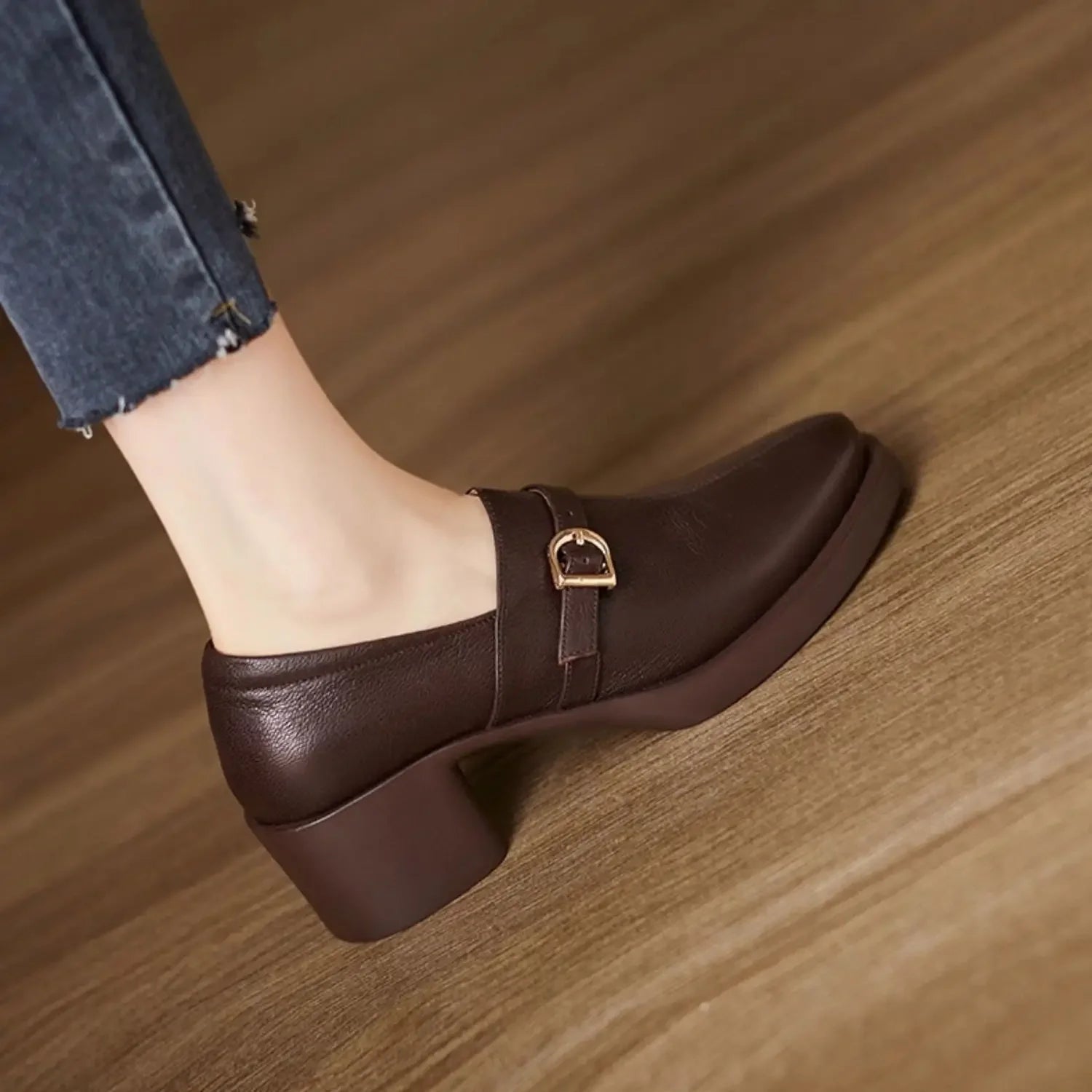 Veria | Angled Heel Shape Supports Smoother Steps