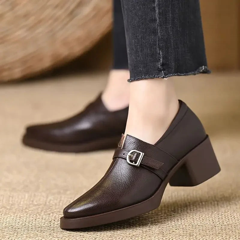 Veria | Angled Heel Shape Supports Smoother Steps
