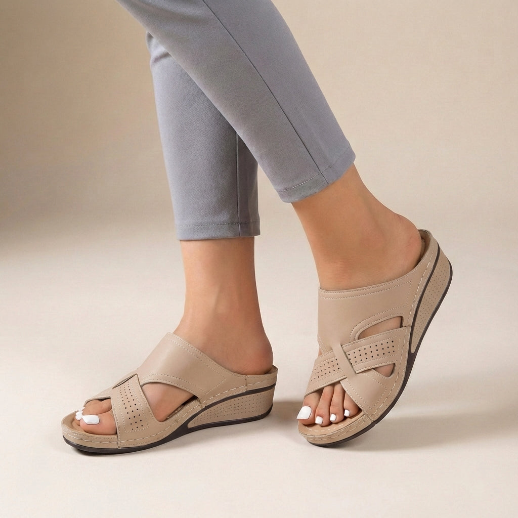 Mona | Stay-Put Fit Reduces Foot Shifting
