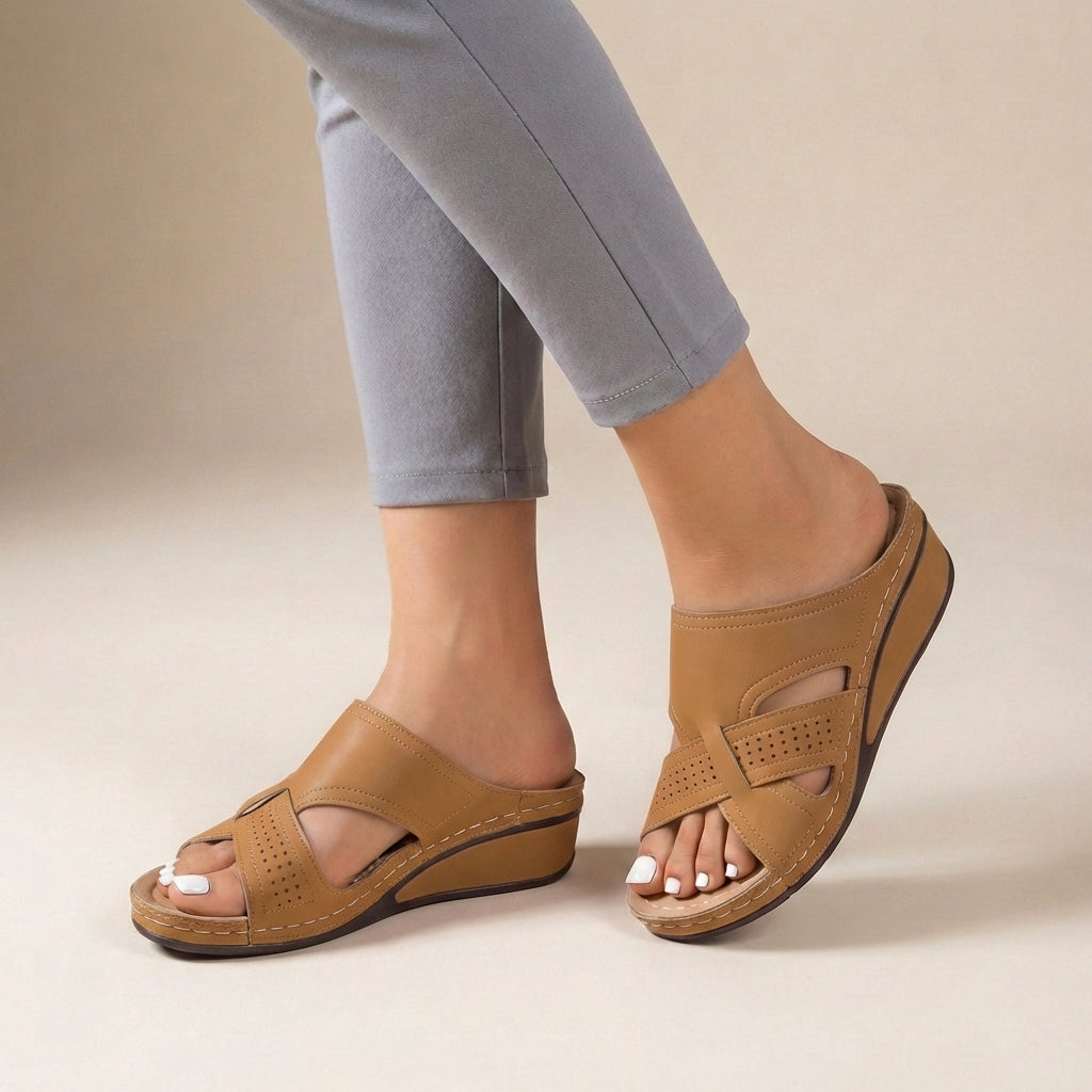 Mona | Stay-Put Fit Reduces Foot Shifting