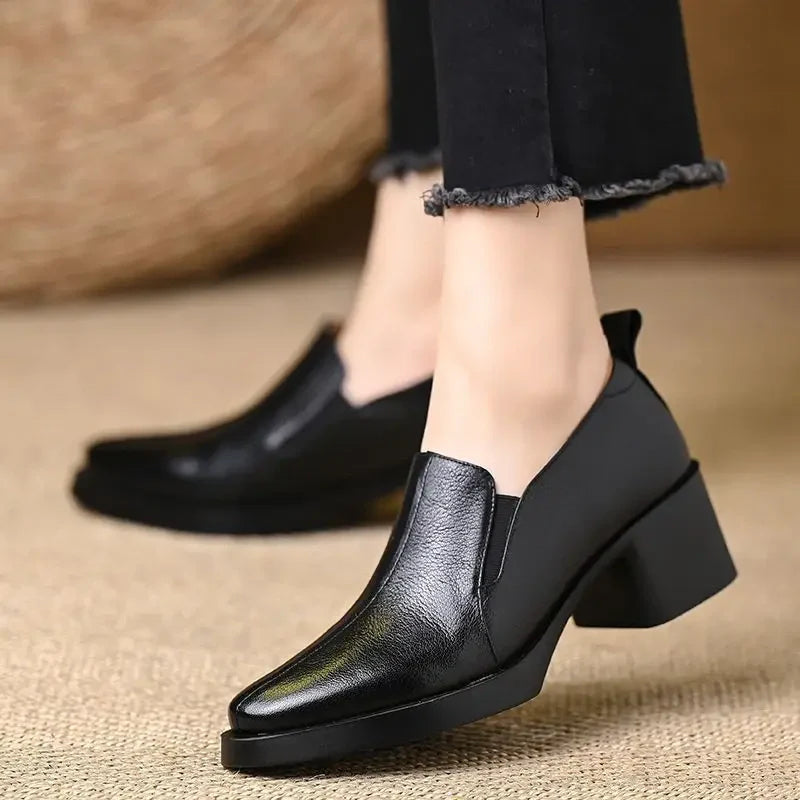 Zaya | Structured Heel Promotes Stable Movement