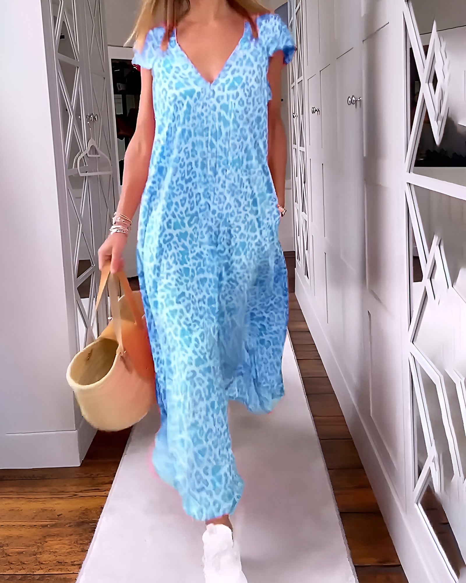 VÉRONIQUE | Long V-Neck Dress with Short Sleeves