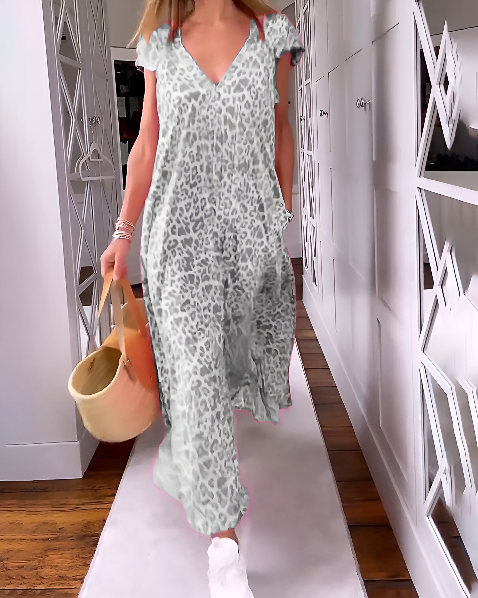 VÉRONIQUE | Long V-Neck Dress with Short Sleeves